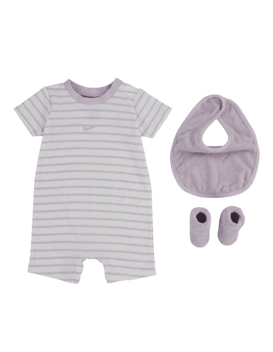 Set pañalero con babero calcetines Set pañalero con babero calcetines